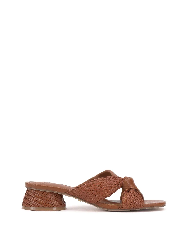 Casual Women's Flats Vince Camuto x Laura Beverlin Willow Sandal